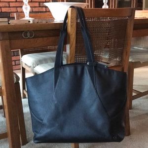 Lululemon All Day Tote 26L